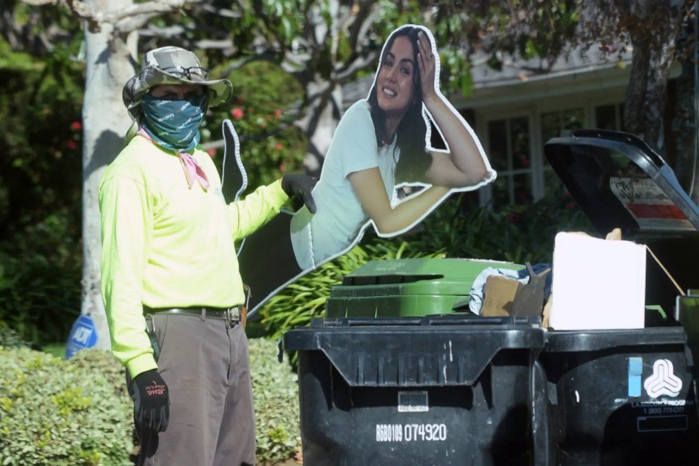 Ben Affleck se separó de Ana de Armas y tiró una gigantografía de ella a la basura