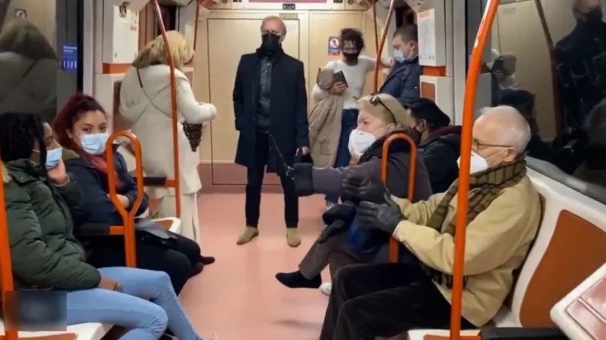 El desencadenante de una fuerte discusión en un subte de Madrid fue un barbijo mal puesto