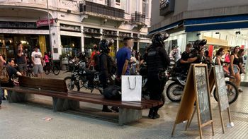 En plena peatonal, un hombre fue detenido por múltiples robos en comercios de la zona