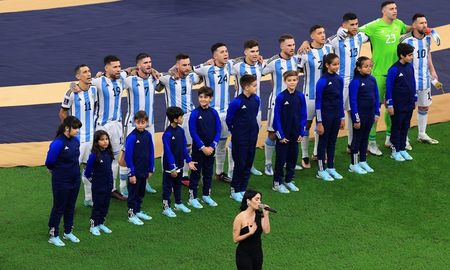 La actriz y cantante argentina Lali Espósito fue la encargada de entonó las estrofas del Himno Nacional Argentino en la final del Mundial de Qatar 2022. La actriz y cantante argentina Lali Espósito fue la encargada de entonó las estrofas del Himno Nacional Argentino en la final del Mundial de Qatar 2022.