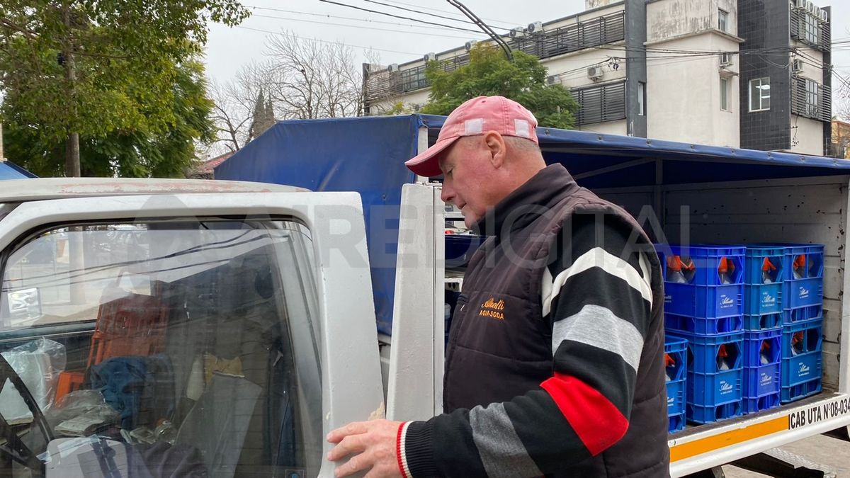 José había dejado la puerta abierta de la camioneta, pero el delincuente logró abrirla.