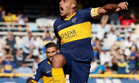 Ramón Ábila, hoy capitán de Boca, anotó de cabeza ante Unión. Ramón Ábila, hoy capitán de Boca, anotó de cabeza ante Unión.