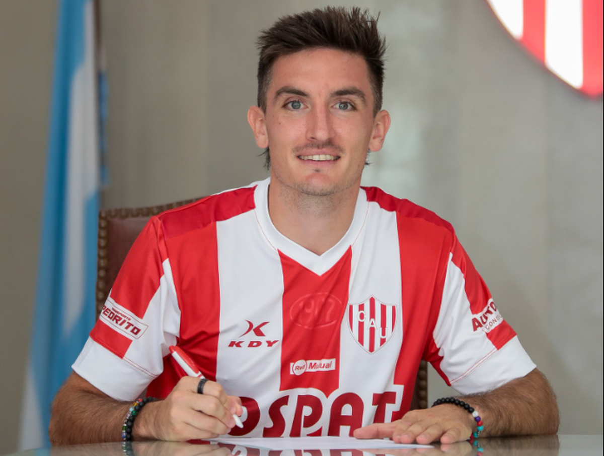 Mauro Pittón, el último refuerzo que presentó Unión. Mauro Pittón, el último refuerzo que presentó Unión.