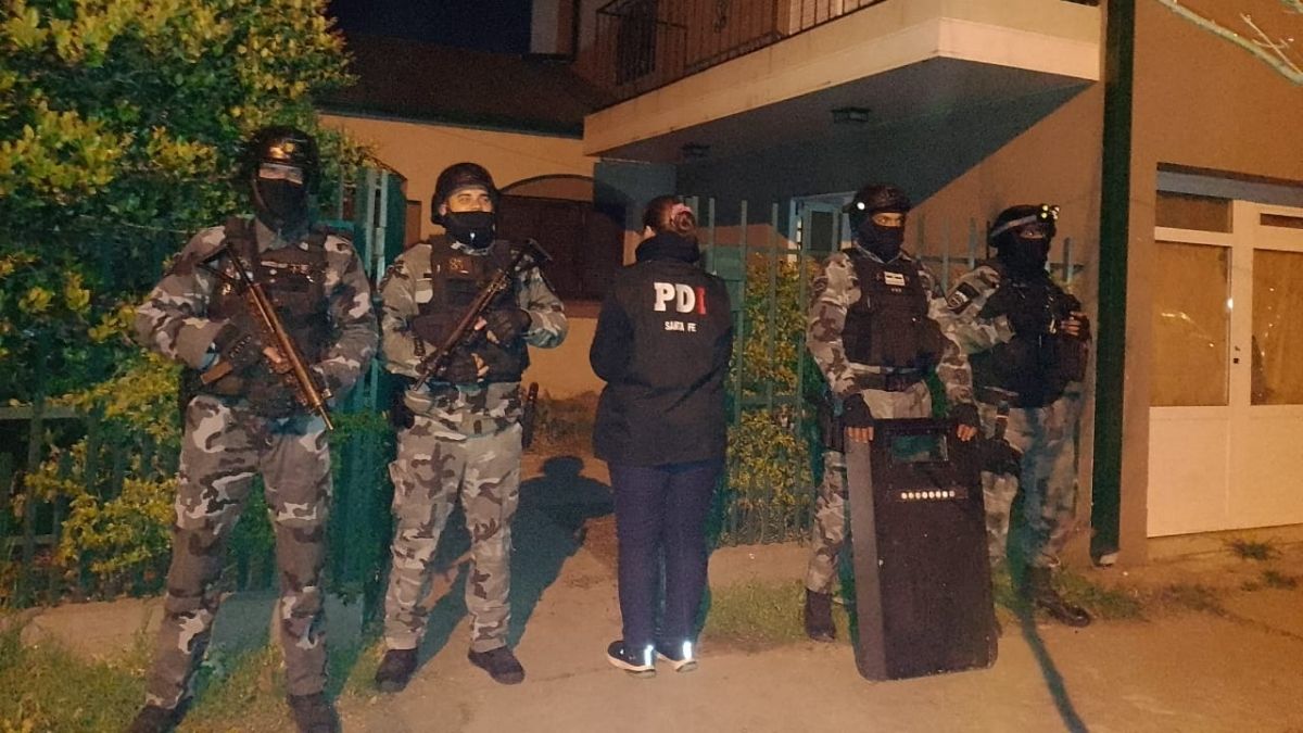 Allanamientos en Esperanza: la PDI detuvo a un hombre por microtráfico
