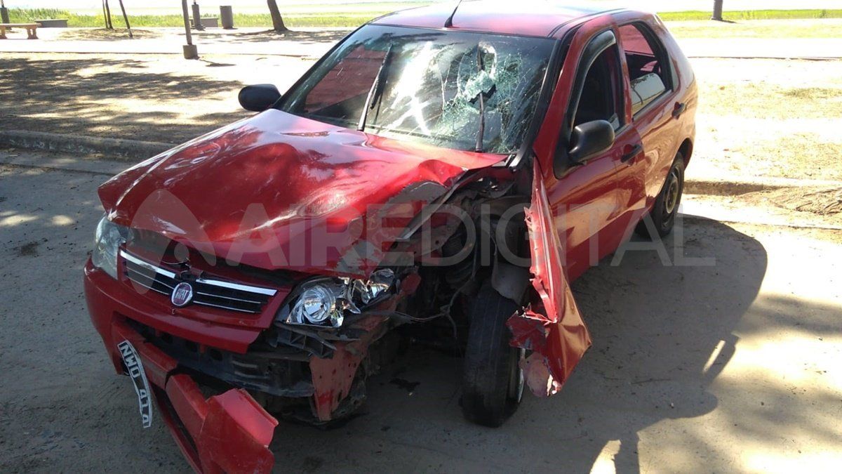 El auto circulaba con dirección norte-sur sobre avenida Almirante Brown.