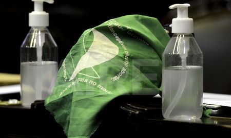 se realizo un nuevo panuelazo en apoyo a la medica imputada por realizar una ile en tartagal se realizo un nuevo panuelazo en apoyo a la medica imputada por realizar una ile en tartagal