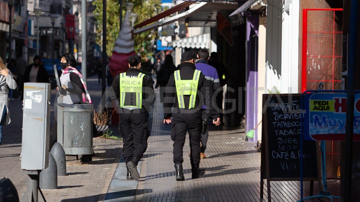 En las zonas de mayor cantidad de comercios hay controles del cumplimiento de protocolos y horario. 