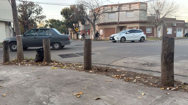 Vecinos de Candioti Norte piden intervención en la esquina de&nbsp;Güemes&nbsp;y Agustín Delgado tras la cantidad de accidentes.