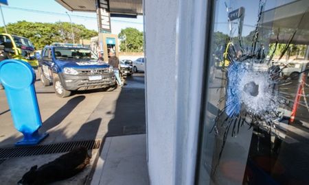 Las estaciones de servicio de Rosario estarán abiertas durante la noche, pero con guardias policiales y patrullaje. Las estaciones de servicio de Rosario estarán abiertas durante la noche, pero con guardias policiales y patrullaje.