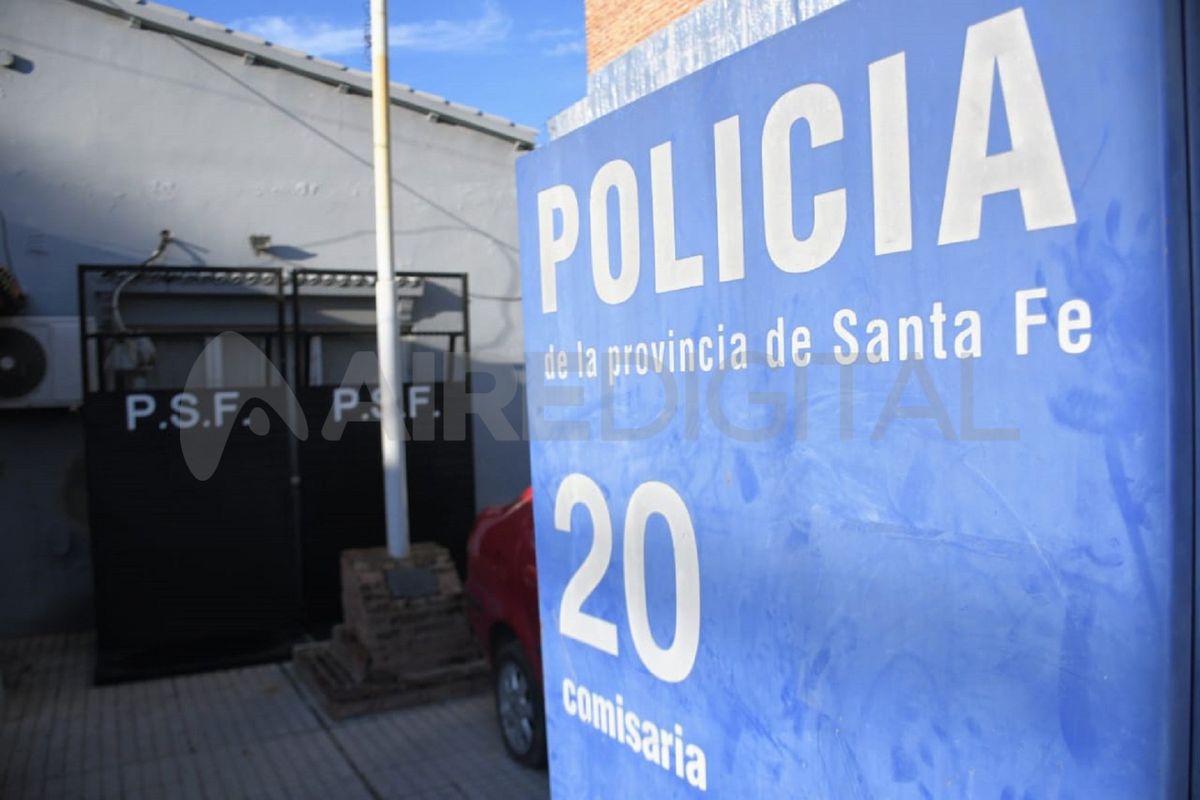 La comisaria 20 de Rosario fue protegida con vallas por temor precaución de nuevos ataques.&nbsp;