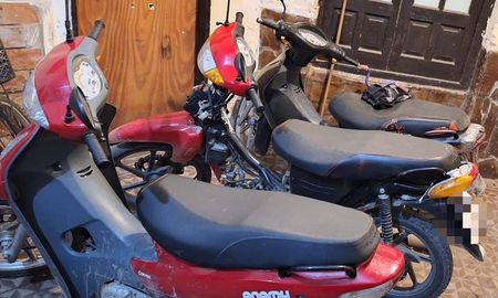 Tres motos secuestradas y cuatro detenidos tras amenazar a vecinos de barrio Punta Norte en Santa Fe. Tres motos secuestradas y cuatro detenidos tras amenazar a vecinos de barrio Punta Norte en Santa Fe.