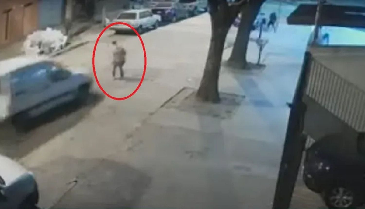 Le robaron a su madre