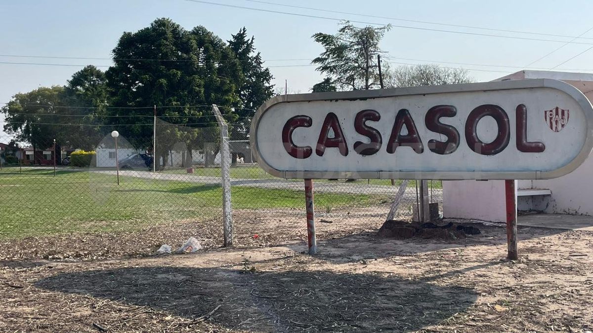 Un patrullero de la policía de Santa Fe estuvo presente durante todo el entrenamiento de Unión en Casasol. Un patrullero de la policía de Santa Fe estuvo presente durante todo el entrenamiento de Unión en Casasol.