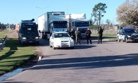 Se realizaron tres cortes de ruta en las ciudades de Ceres, Capitán Bermúdez (Ruta 11 - altura de Martín Coppa) y Santa Fe.