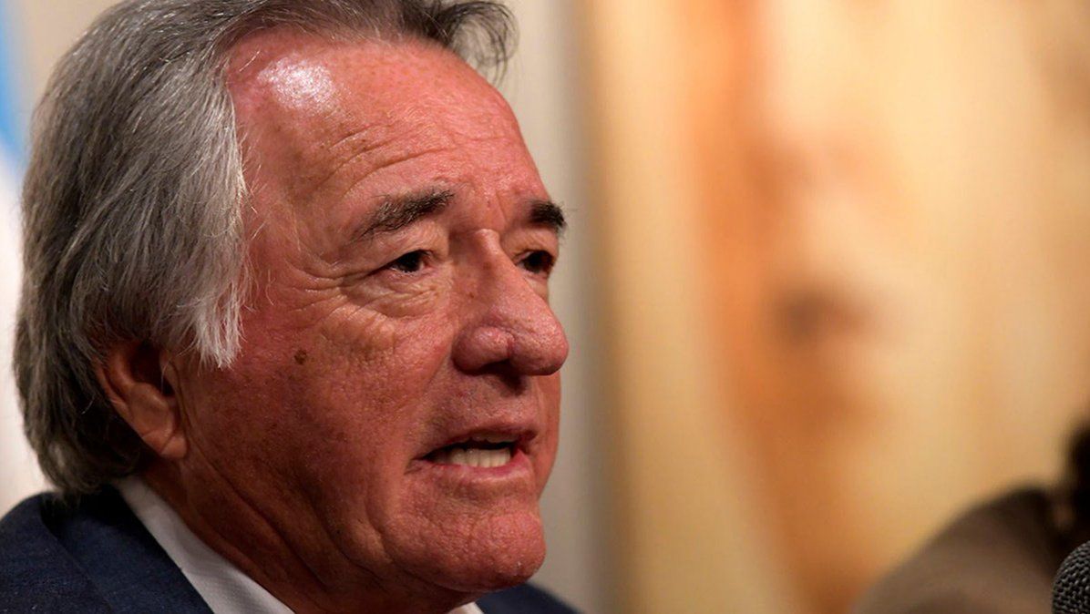 Luis Barrionuevo, el titular del sindicato de los Trabajadores del Turismo, Hoteleros y Gastronómicos (UTHGRA), encabezará el acto junto a Duhalde. Será a las 18 en el Monumento a Perón.