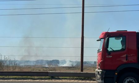 Incendio de pastizales, tema recurrente en estas zonas de Santa Fe. Incendio de pastizales, tema recurrente en estas zonas de Santa Fe.