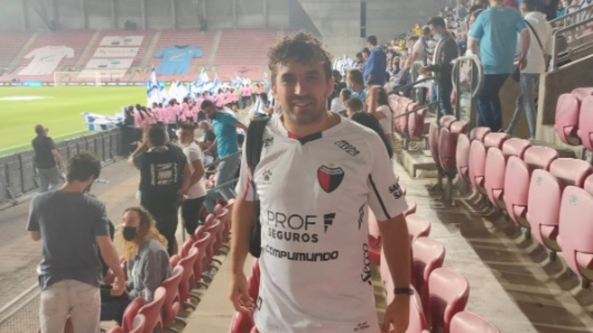 Santiago Guerzovich en el estadio de Beersheba cuando jugó Israel vs. Moldovar.
