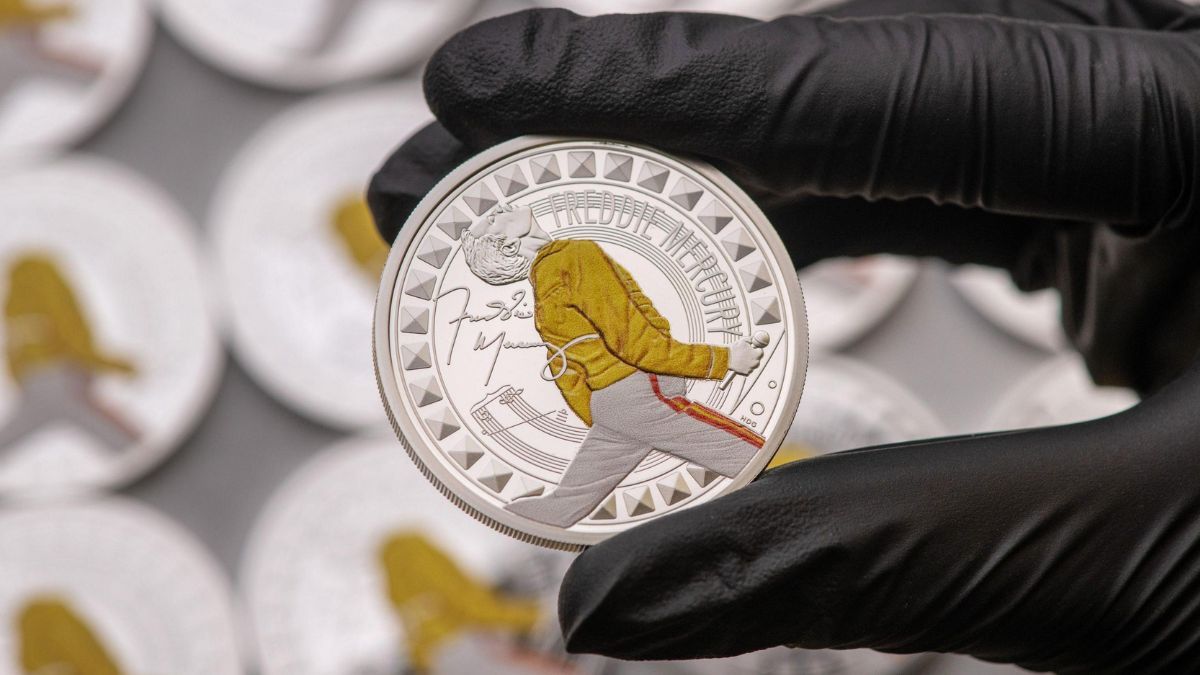 Parte de la recaudación se destinará al Mercury Phoenix Trust, la organización que sostiene el legado solidario del artista. Parte de la recaudación se destinará al Mercury Phoenix Trust, la organización que sostiene el legado solidario del artista. 