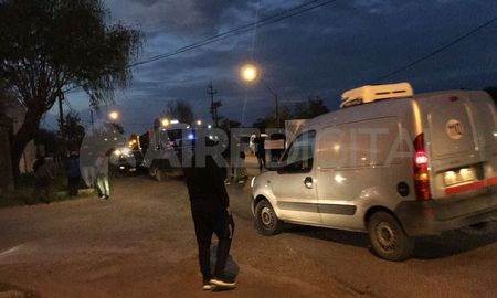“Queremos respuestas: que venga el intendente, que vengan los fiscales, que dejen de mirar para otro lado”, reclamó uno de los damnificados en diálogo con Aire de Santa Fe. “Queremos respuestas: que venga el intendente, que vengan los fiscales, que dejen de mirar para otro lado”, reclamó uno de los damnificados en diálogo con Aire de Santa Fe.