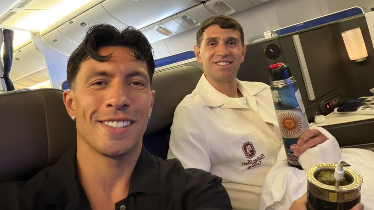 Dibu Martínez viajó al Mundial con la mano vendada y generó preocupación en los hinchas