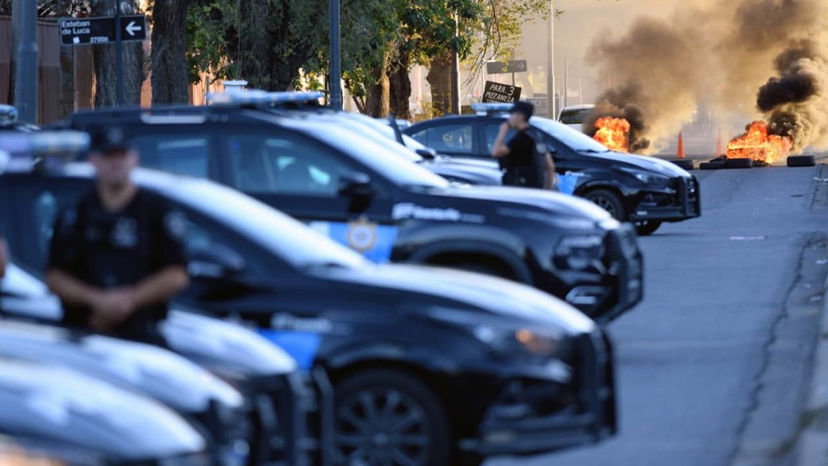 El principal foco de las protestas policiales se concentró frente a la Jefatura de la Unidad Regional II