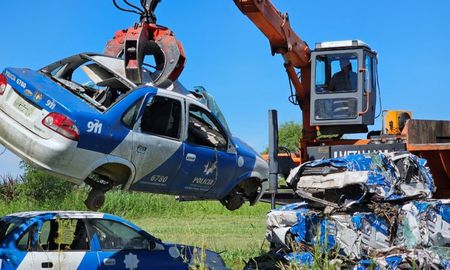 Provincia comenzó a compactar vehículos en el depósito policial del departamento San Justo. Provincia comenzó a compactar vehículos en el depósito policial del departamento San Justo.