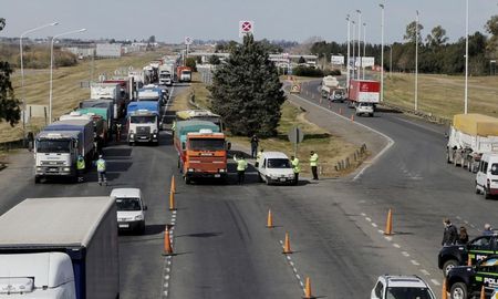 Operativo de Accesos Cuidados en el peaje General Lagos sobre la autopista Rosario-Buenos Aires. Operativo de Accesos Cuidados en el peaje General Lagos sobre la autopista Rosario-Buenos Aires.