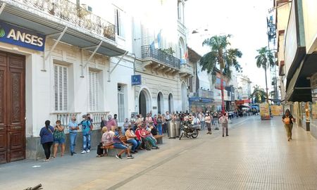 La falta de operatividad en Ansés se extiende en este 2021 y se registran largas colas de gente que no obtiene respuesta a su trámite. La falta de operatividad en Ansés se extiende en este 2021 y se registran largas colas de gente que no obtiene respuesta a su trámite.