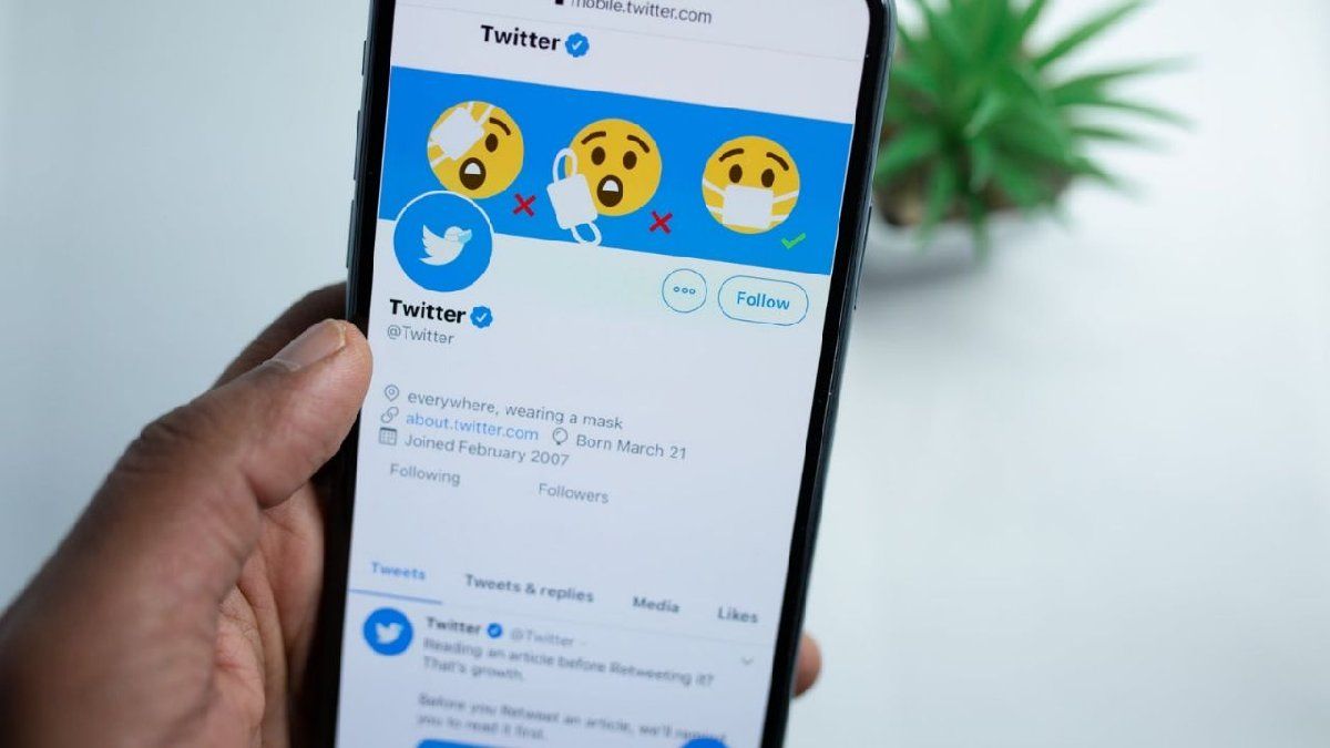 Twitter suma una nueva función para calificar conversaciones de manera negativa