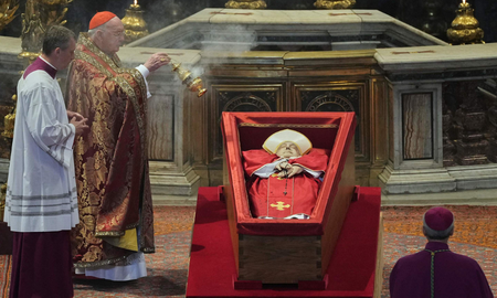 Con este gesto, el papa Francisco reafirma su estilo austero y coherente con los valores de humildad que predicó durante toda su vida. Con este gesto, el papa Francisco reafirma su estilo austero y coherente con los valores de humildad que predicó durante toda su vida.