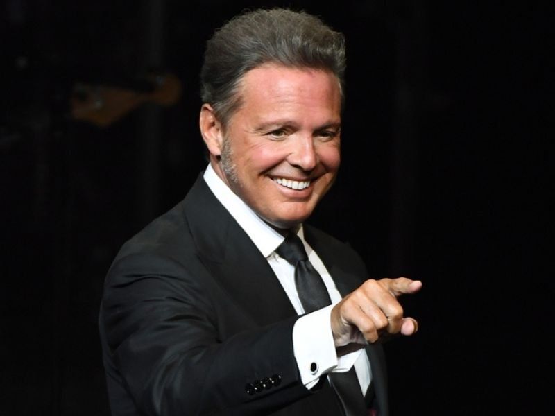 Luis Miguel fue operado del hombro.