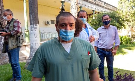Carlos Zucchella es médico coordinador de la Terapia Intensiva del Cullen y fue el primero en recibir la Sputnik V en el efector. Carlos Zucchella es médico coordinador de la Terapia Intensiva del Cullen y fue el primero en recibir la Sputnik V en el efector.