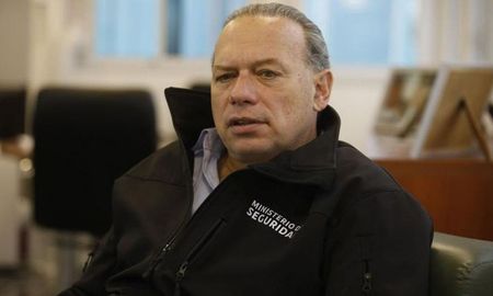 El Senador manifestó que Argentina está viviendo un proceso de desnacionalización. El Senador manifestó que Argentina está viviendo un proceso de desnacionalización.