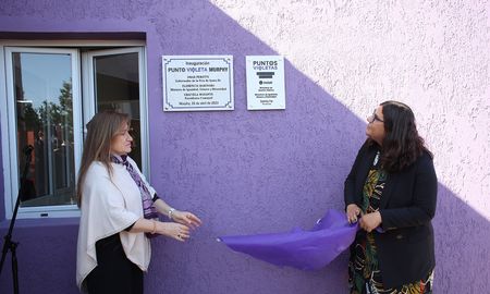 El Gobierno de Santa Fe inauguró el Punto Violeta de Murphy y suscribió convenios de fortalecimiento de áreas locales de igualdad, género y diversidad El Gobierno de Santa Fe inauguró el Punto Violeta de Murphy y suscribió convenios de fortalecimiento de áreas locales de igualdad, género y diversidad
