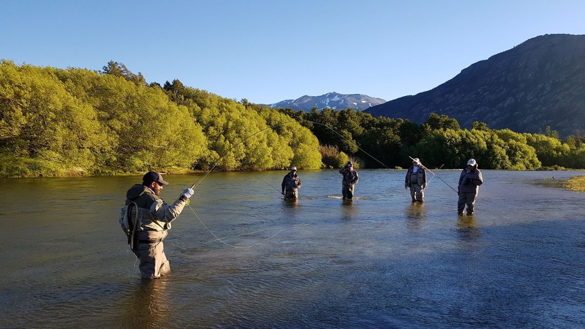 Entre tantas actividades que se pueden realizar, la que destaca entre los turistas es la pesca de trucha. Entre tantas actividades que se pueden realizar, la que destaca entre los turistas es la pesca de trucha.