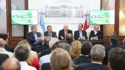 Lifschitz presentó el proyecto de puesta en valor de Plaza 25 de Mayo Lifschitz presentó el proyecto de puesta en valor de Plaza 25 de Mayo