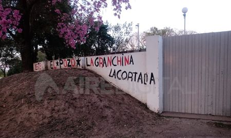 La medida responde a los daños que se observaron en paredes y mobiliario urbano, tal es el caso de bancos, señalética, columnas de alumbrado, cartelería, cabinas de gas, en un área cercana al estadio “Brigadier López”. La medida responde a los daños que se observaron en paredes y mobiliario urbano, tal es el caso de bancos, señalética, columnas de alumbrado, cartelería, cabinas de gas, en un área cercana al estadio “Brigadier López”.