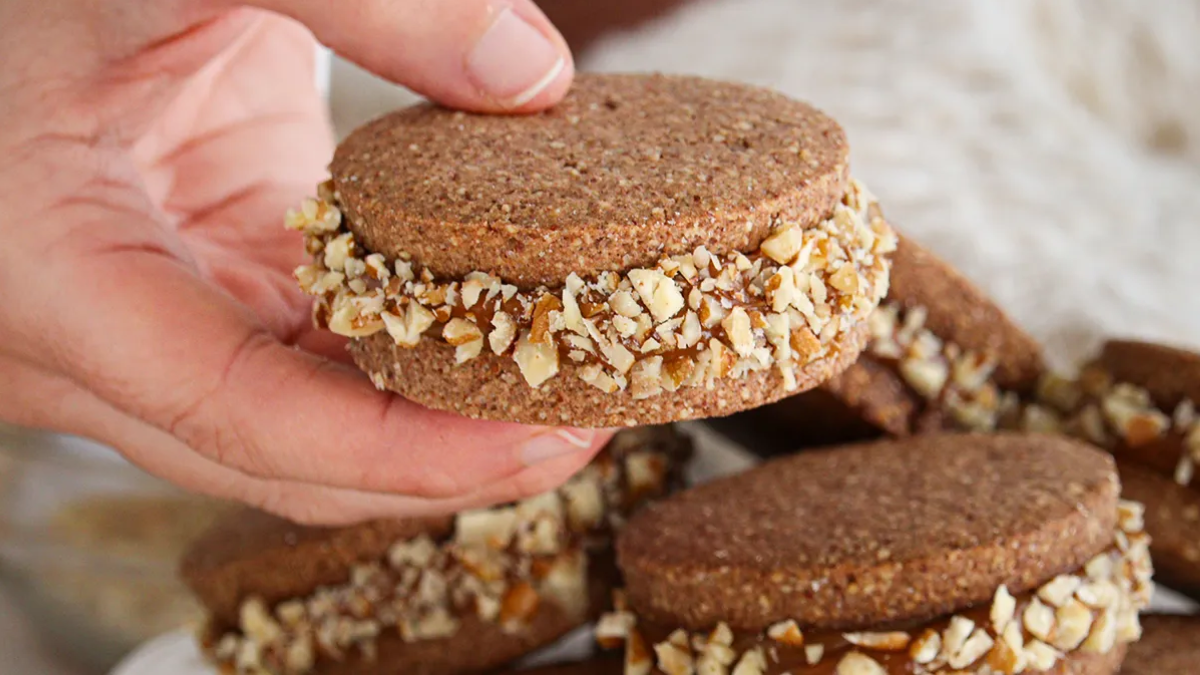 Las tapas de alfajores se pueden hacer en casa de una manera sencilla y con pocos ingredientes. Las tapas de alfajores se pueden hacer en casa de una manera sencilla y con pocos ingredientes.