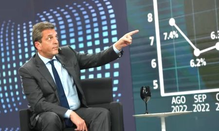 Massa descartó que luego del balotaje con Javier Milei se aplique una devaluación como ocurrió el lunes posterior a las PASO. Massa descartó que luego del balotaje con Javier Milei se aplique una devaluación como ocurrió el lunes posterior a las PASO.