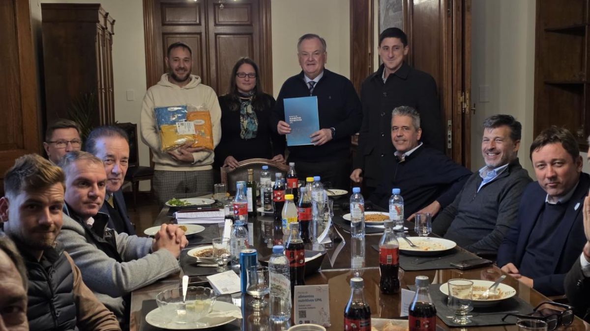La UNL presentó a los senadores su Planta de Alimentos Nutritivos.