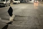 Los vecinos de barrio Sur improvisaron una señal con un bidón, un palo de escoba y bolsas de residuos. Los vecinos de barrio Sur improvisaron una señal con un bidón, un palo de escoba y bolsas de residuos.
