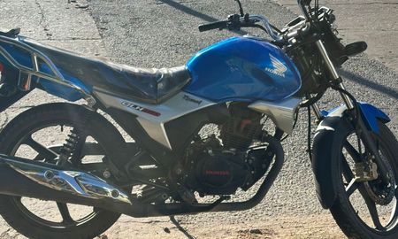 La motocicleta en la que iba el hombre que debió ser trasladado al hospital Iturraspe tras el accidente. La motocicleta en la que iba el hombre que debió ser trasladado al hospital Iturraspe tras el accidente.