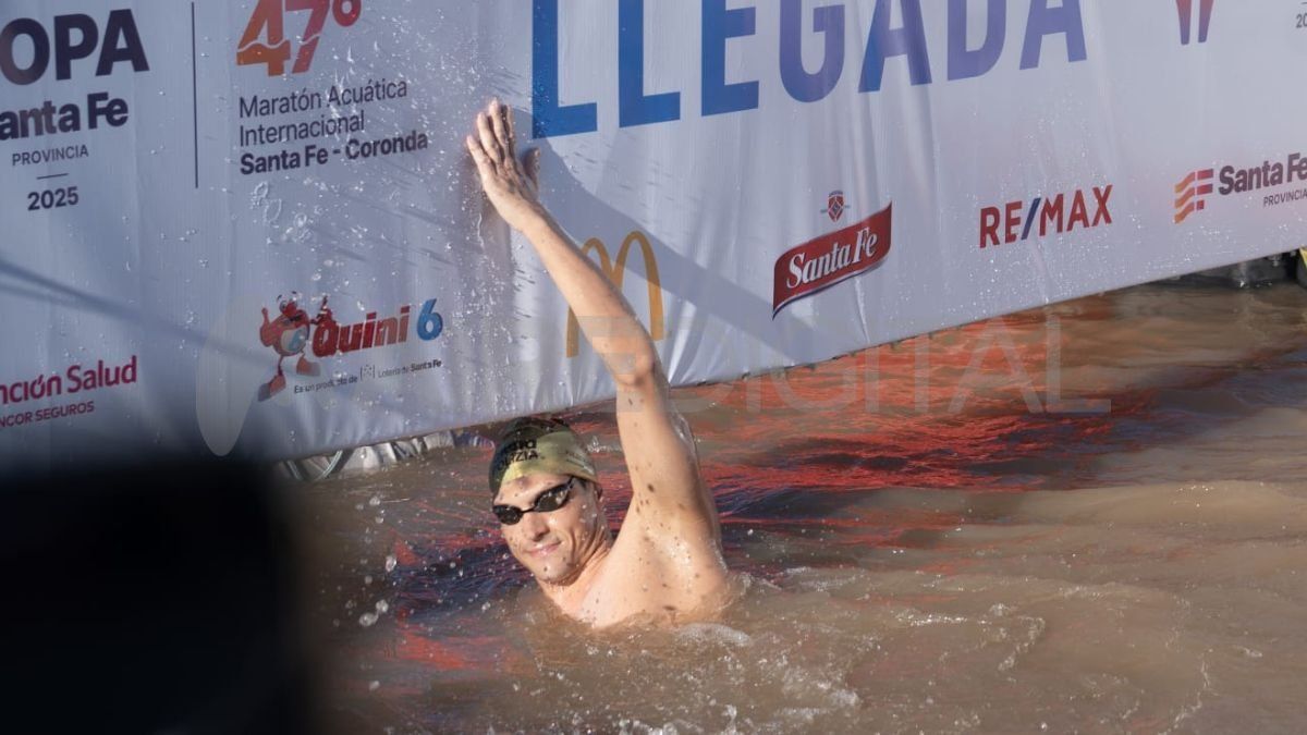 Alessio Occhipinti fue el primero en tocar el pontón de llegada y se transformó en el ganador de la edición N° 47 de la Maratón Santa Fe-Coronda.