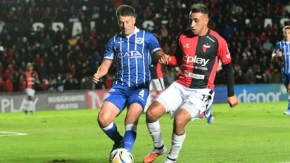 Un juvenil de Colón sufrió una grave lesión tras un cruce con Matías Godoy en un entrenamiento