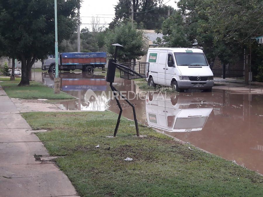El agua de los campos afecta los barrios privados de Santo Tomé
