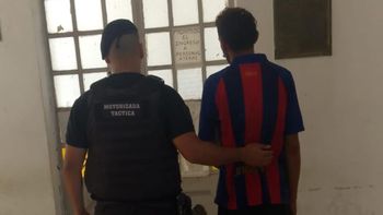 Santa Fe: un hombre intentó robar prendas en un comercio del norte y fue detenido por la policía