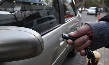 Los inhibidores bloquean el cierre electrónico de los vehículos. Los inhibidores bloquean el cierre electrónico de los vehículos.