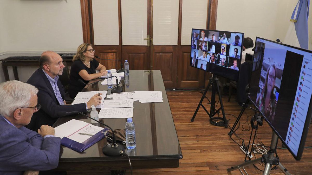 Perotti analiza con expertos si hay cambios en la cuarentena en Santa Fe