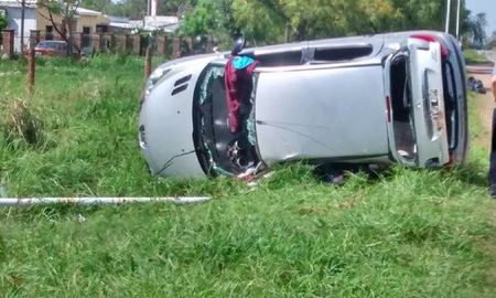En aquel robo al pueblo del interior santafesino uno de los delincuentes murió tras volcar su auto y tirotearse con la policía en Coronda. En aquel robo al pueblo del interior santafesino uno de los delincuentes murió tras volcar su auto y tirotearse con la policía en Coronda.
