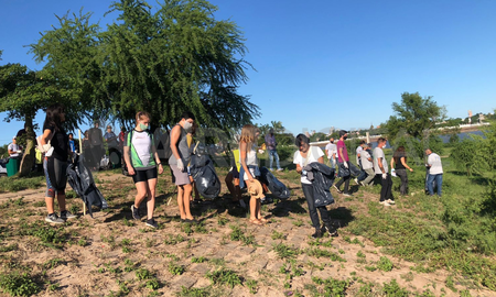 Unos 60 voluntarios pusieron manos a la obra, para limpiar la Laguna Setúbal en la semana de los Humedales. Unos 60 voluntarios pusieron manos a la obra, para limpiar la Laguna Setúbal en la semana de los Humedales.